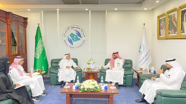 أمين منطقة تبوك يزور فرع هيئة حقوق الإنسان